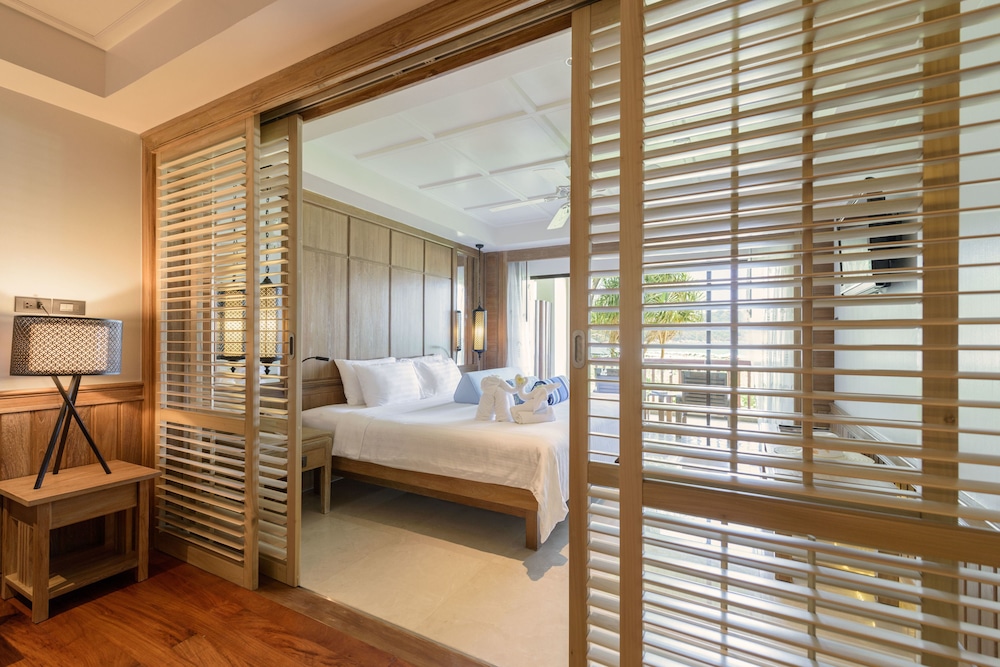 Katathani Phuket Beach Resort 26/66