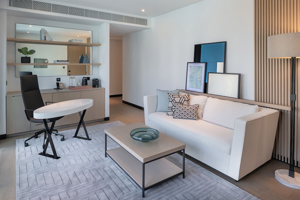 Vida Dubai Marina Yacht Club 48/68