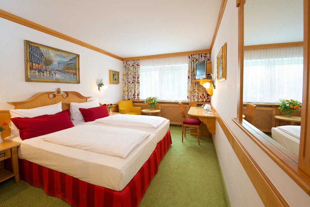 ROOM, SINGLE, DOUBLE BED