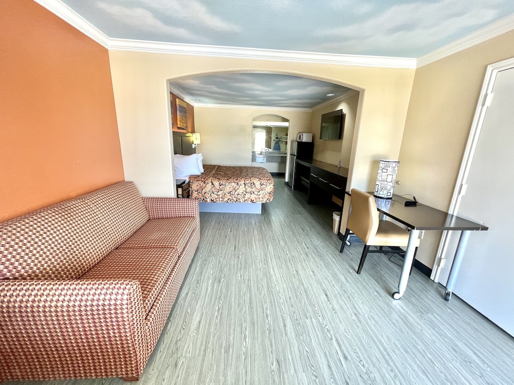 Luxury Inn & Suites Liberty 32/65