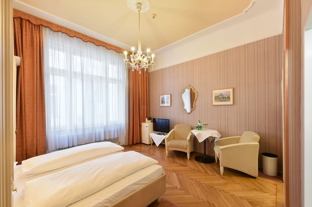 Hotel Pension Baronesse 17/45