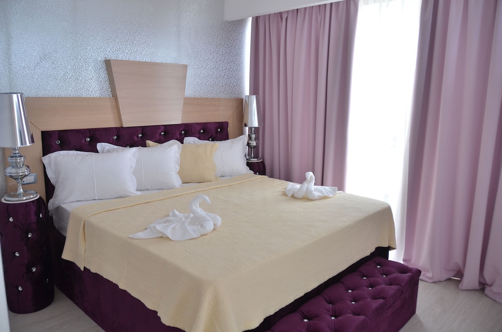 Phoenicia Luxury 21/55