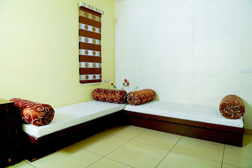 Hotel Abi Krishna 17/40