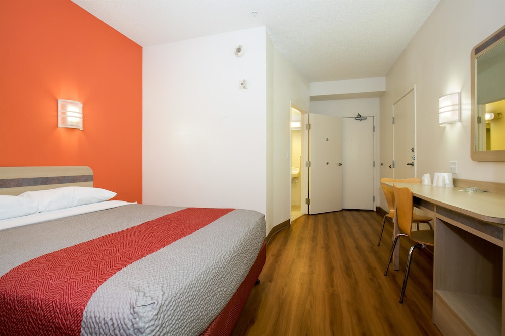 Motel6 Brooklyn Center, MN - Minneapolis 20/48