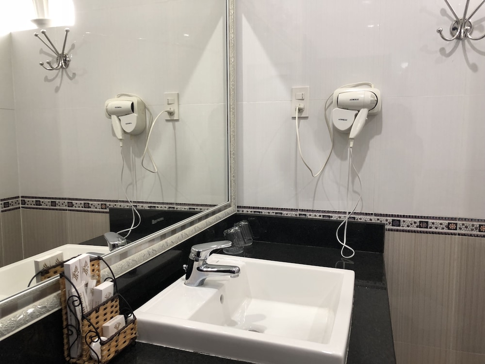 Linh Phuong 2 Hotel 62/64