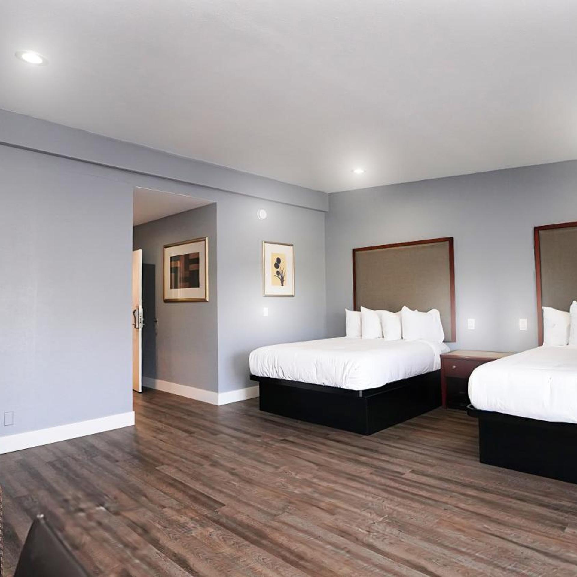 غرفة ثلاثية بشرفة، Seaside Inn & Suites 3/10