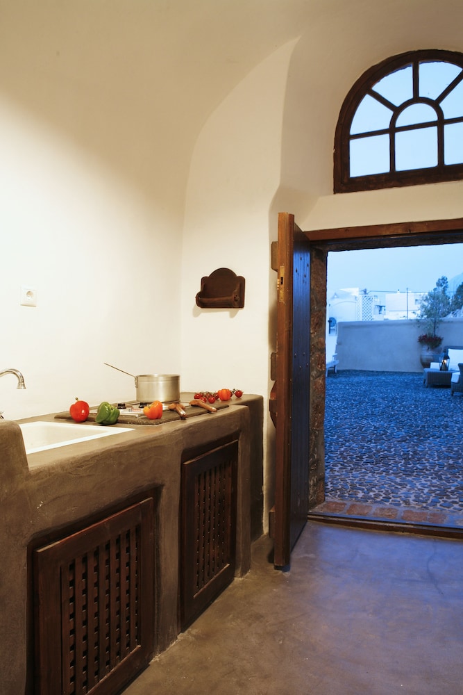 Santorini Heritage Villas &amp; Mansions 3/50