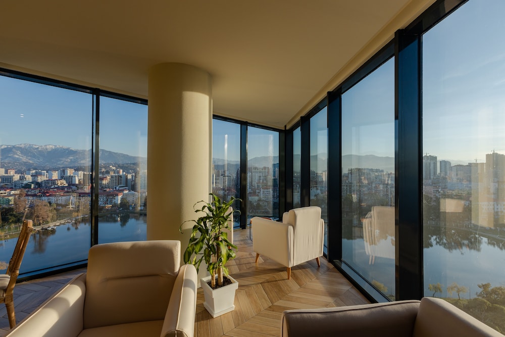 MiraMar Luxury Residences 67/86
