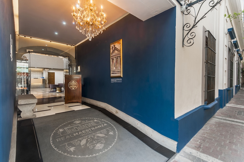 Hotel Real Maestranza 8/69