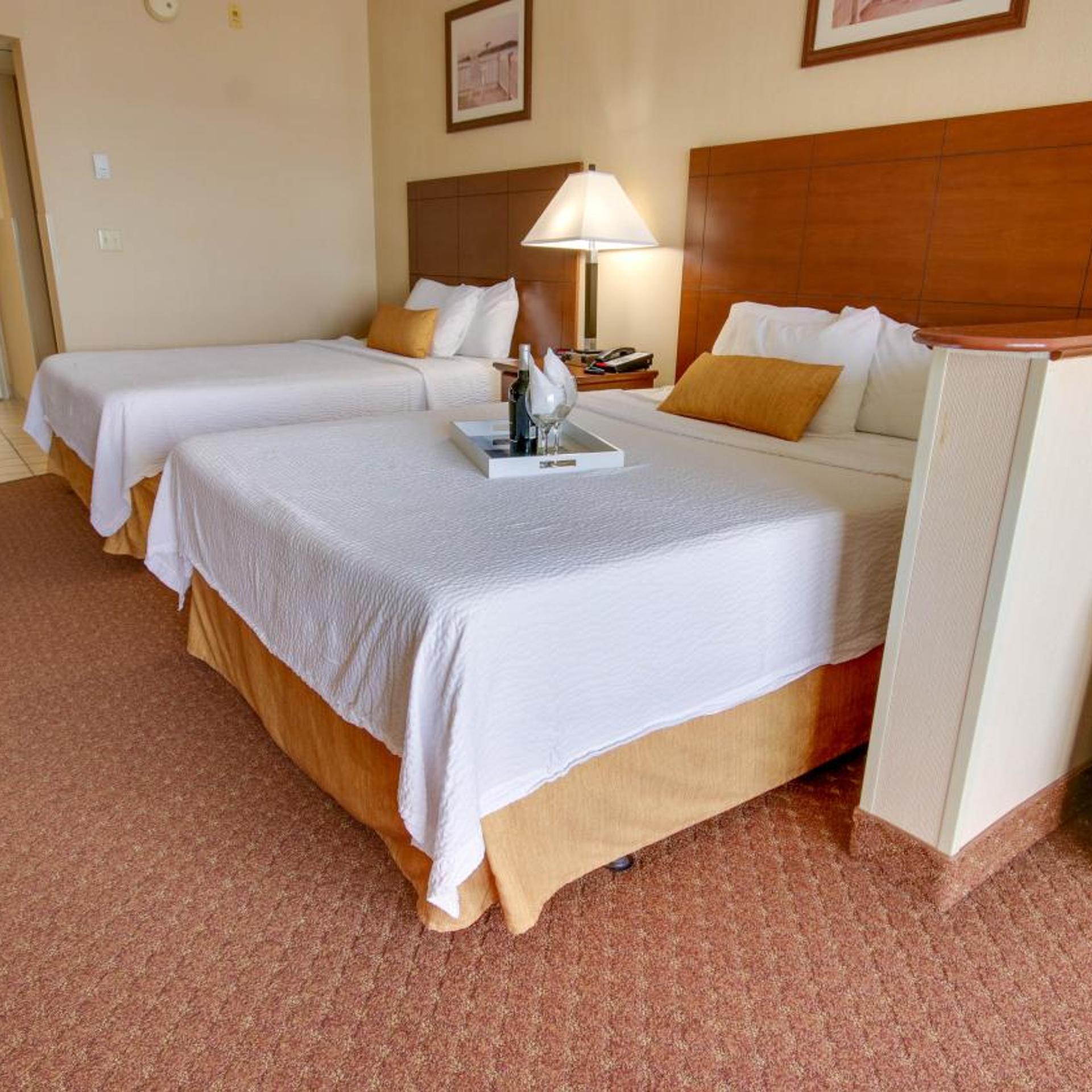 Room, Queen Bed, Kitchenette, South Building