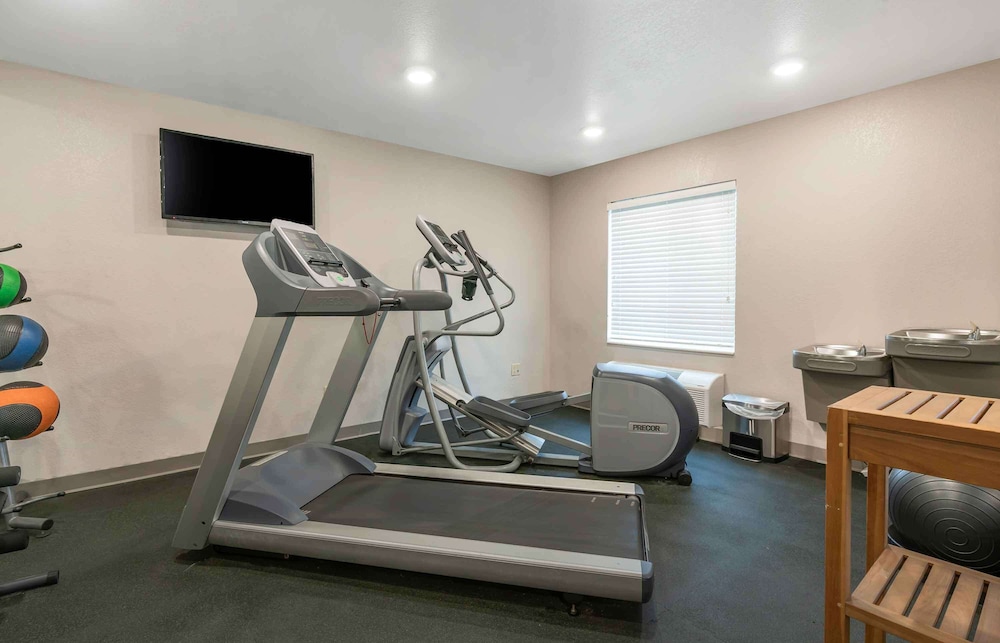 WoodSpring Suites Louisville Airport 11/26