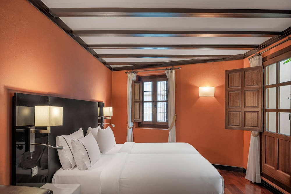 Hotel Palacio de Santa Paula Autograph Collection 27/42