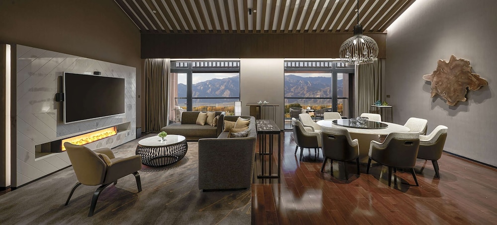 Hyatt Regency Beijing Shiyuan 25/40