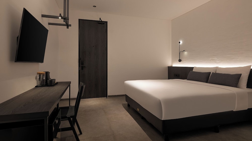 REZ Hotel 23/56