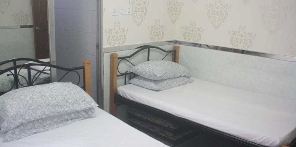 K & B Hostel 12/64