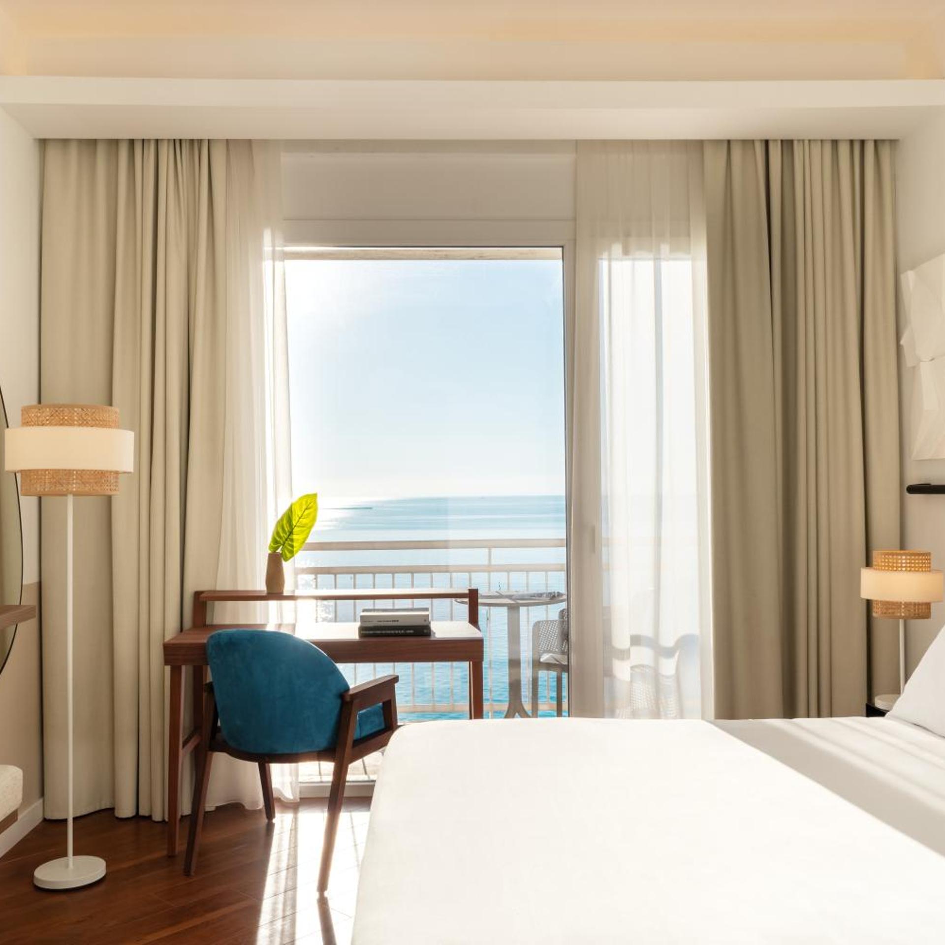 Superior, King Bed, Sea View, Hotel Delfino Taranto 4/10