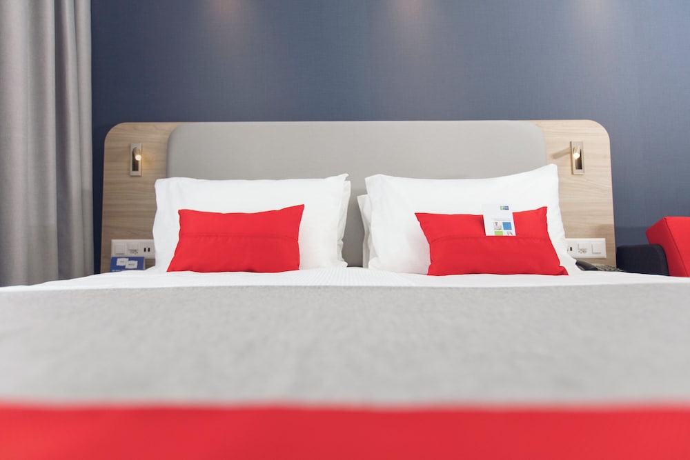 غرفة قياسية بسرير كوين مع أريكة، Holiday Inn Express Luzern-Neuenkirch 4/5