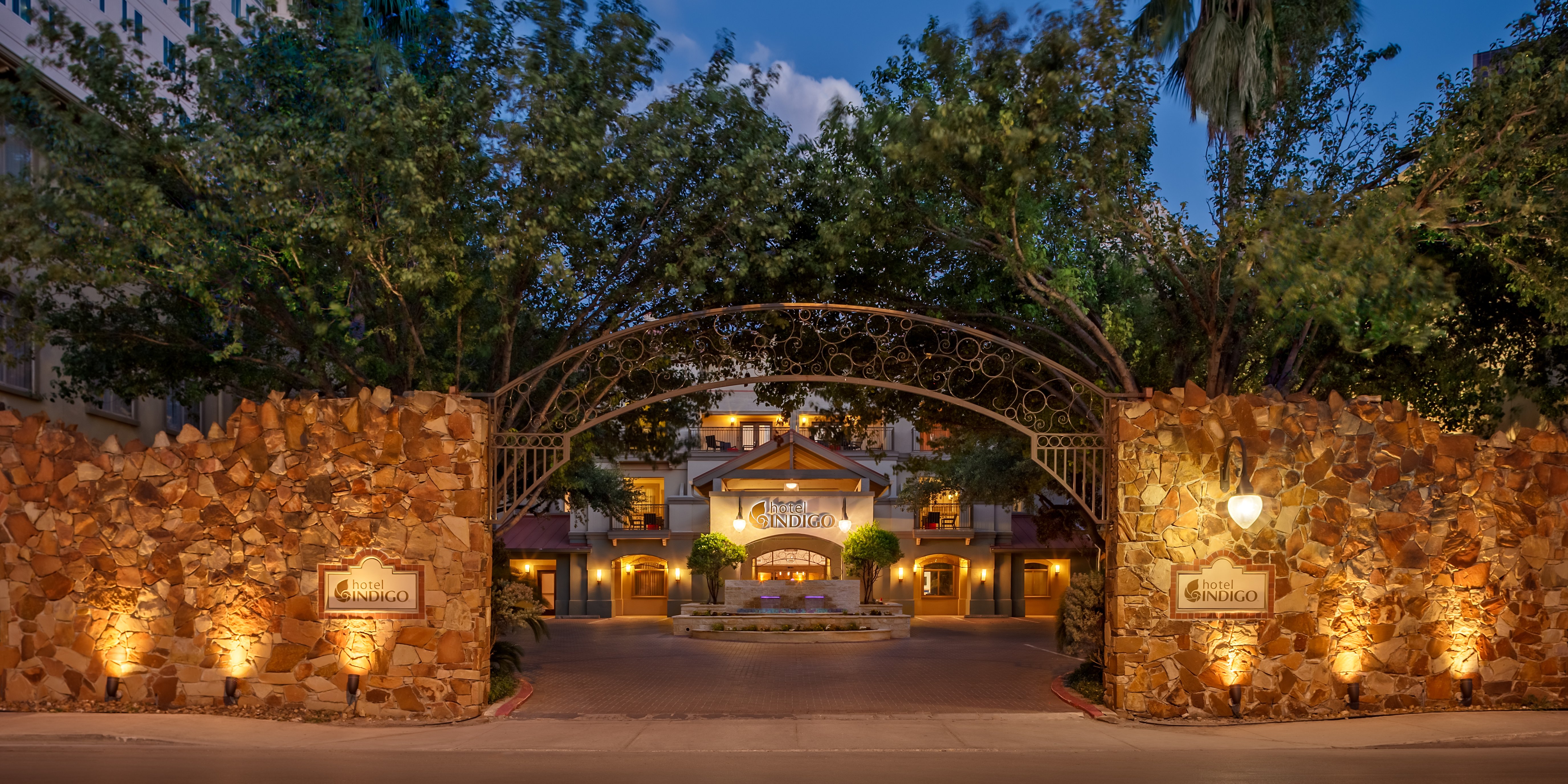HOTEL INDIGO SAN ANTONIO-RIVERWALK 1/37