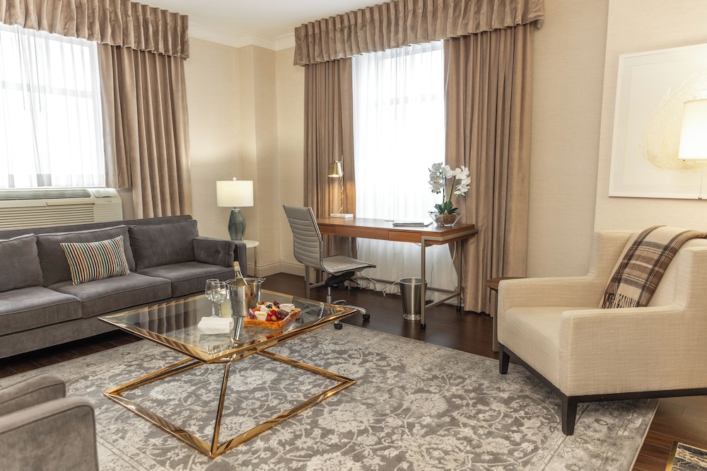 Lord Nelson Hotel And Suites 42/61