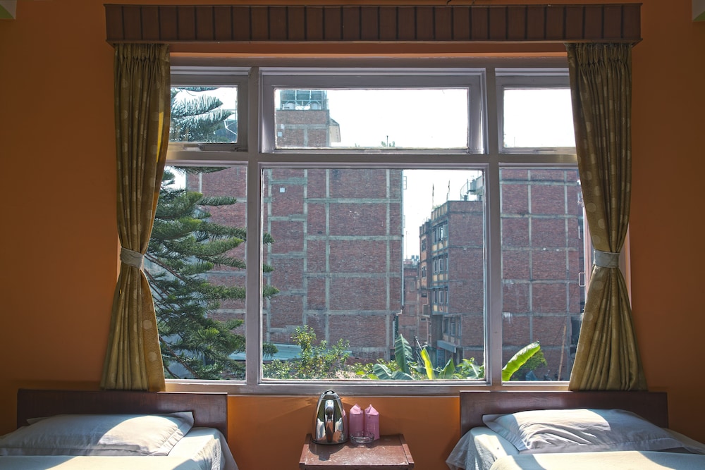 Hotel Discovery Inn 49/49
