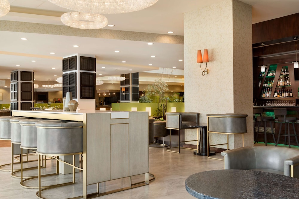 Embassy Suites by Hilton Los Angeles Glendale 38/54