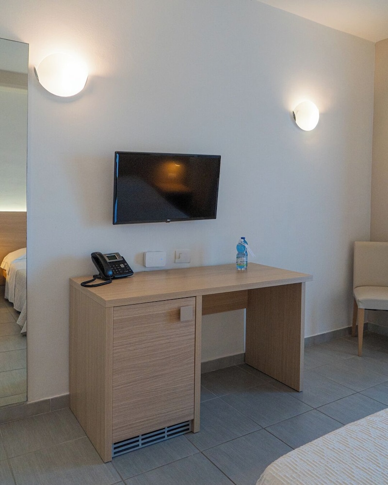 Hotel San Teodoro 10/68