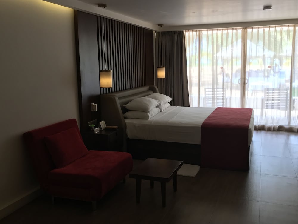 Pegasus Reef Hotel 24/75
