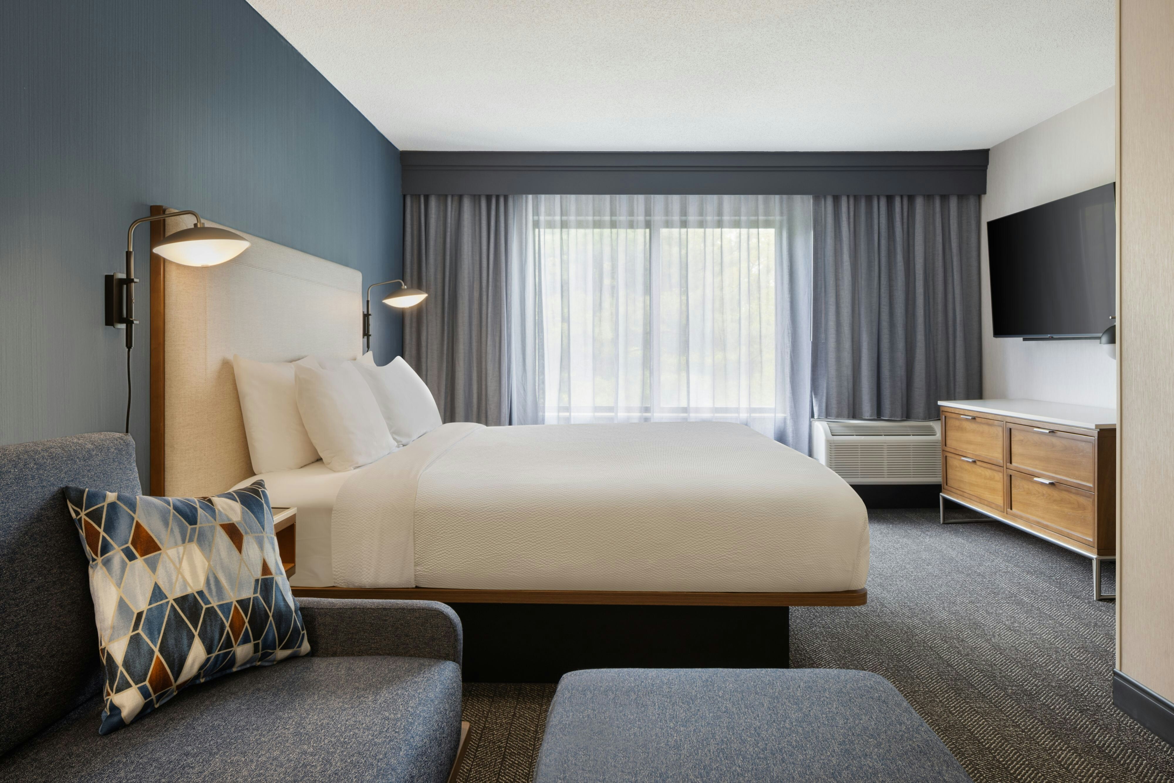 Courtyard By Marriott Traverse City 13/47