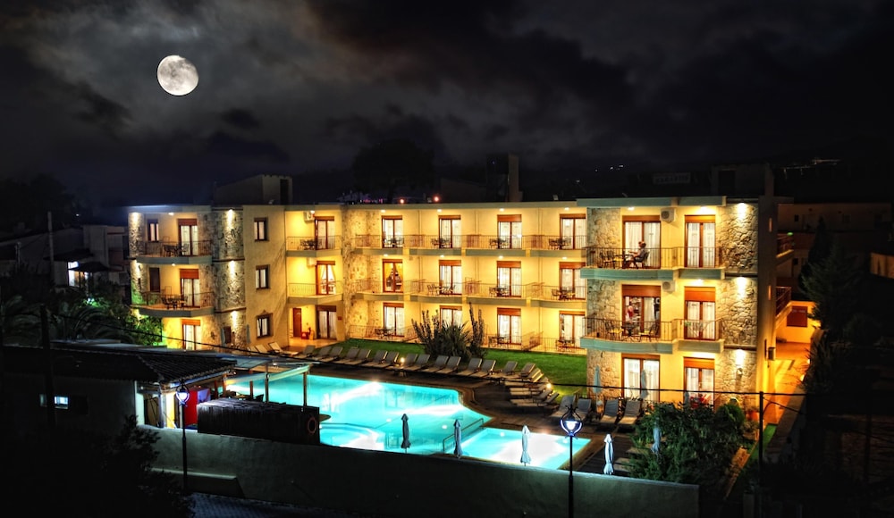 Nereides Hotel 42/49