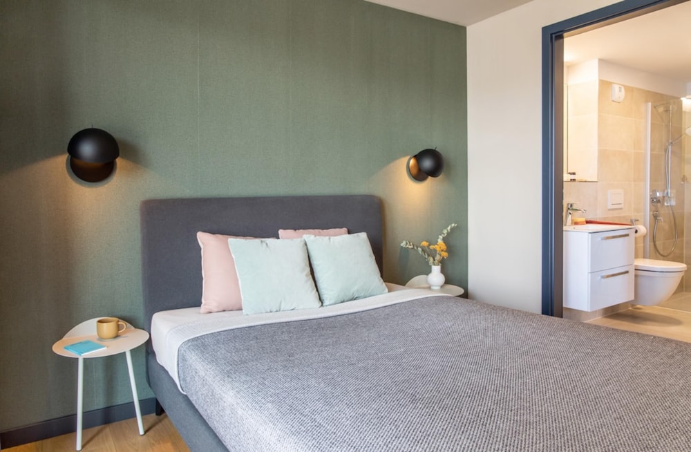 Smart, Apartment, Queen Bed, Balcony, Kitchen