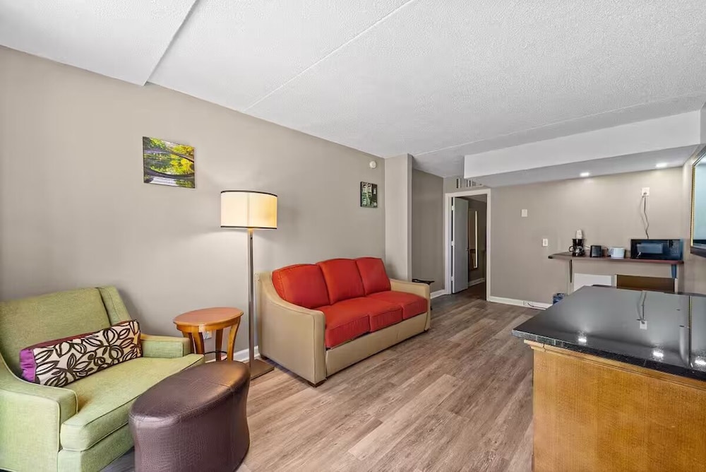 Capital O Sunset Waves Hotel Myrtle Beach Oceanfront 45/63