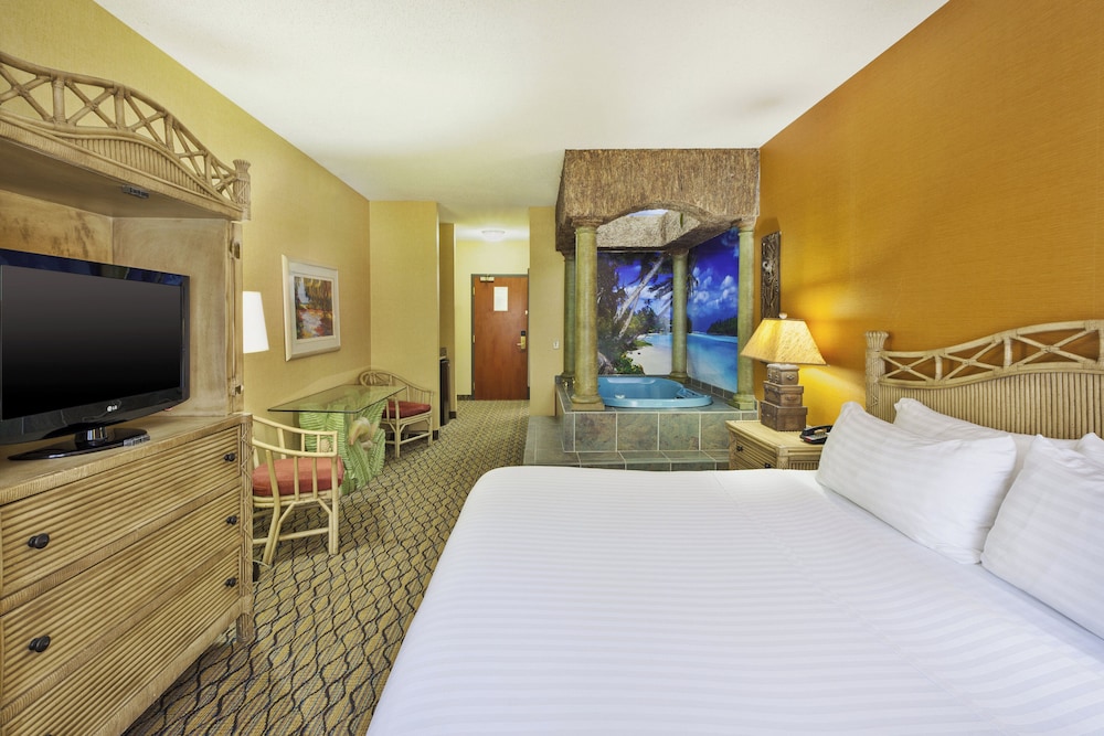 Holiday Inn Express & Suites Belleville (Airport Area) 10/50