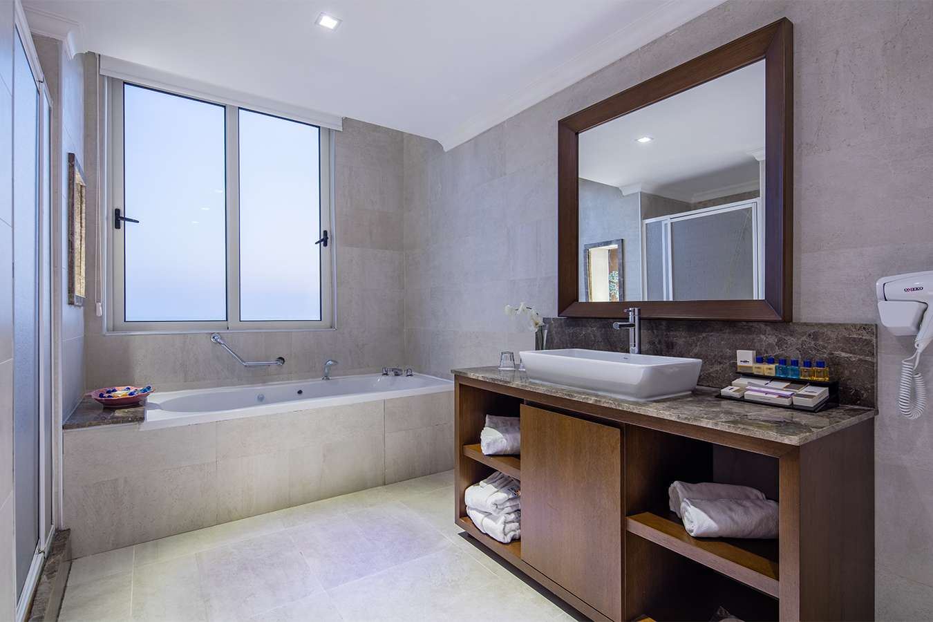 Acapulco Beach Club And Resort 50/50