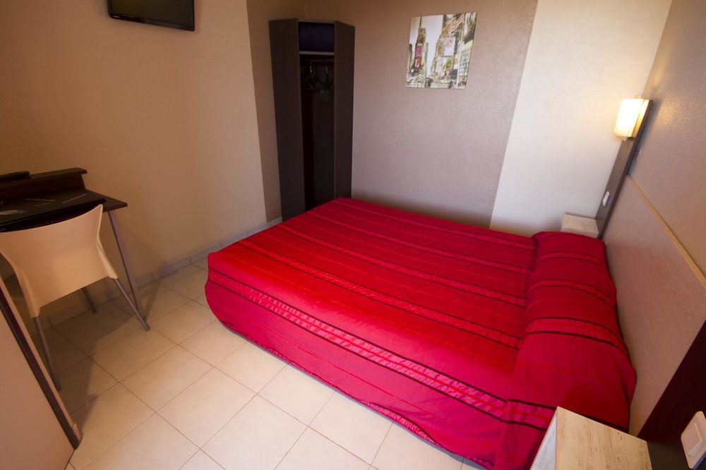 Brit Hotel Essentiel Sete Balaruc 17/50