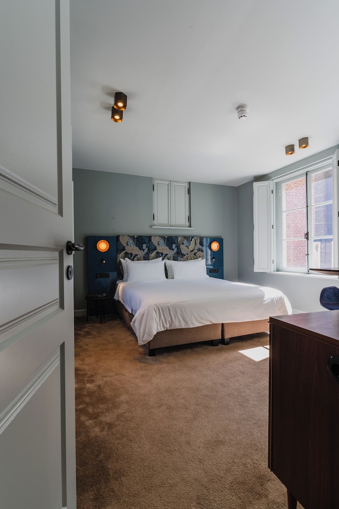 COMFORT, QUADRUPLE, MULTIPLE BEDS