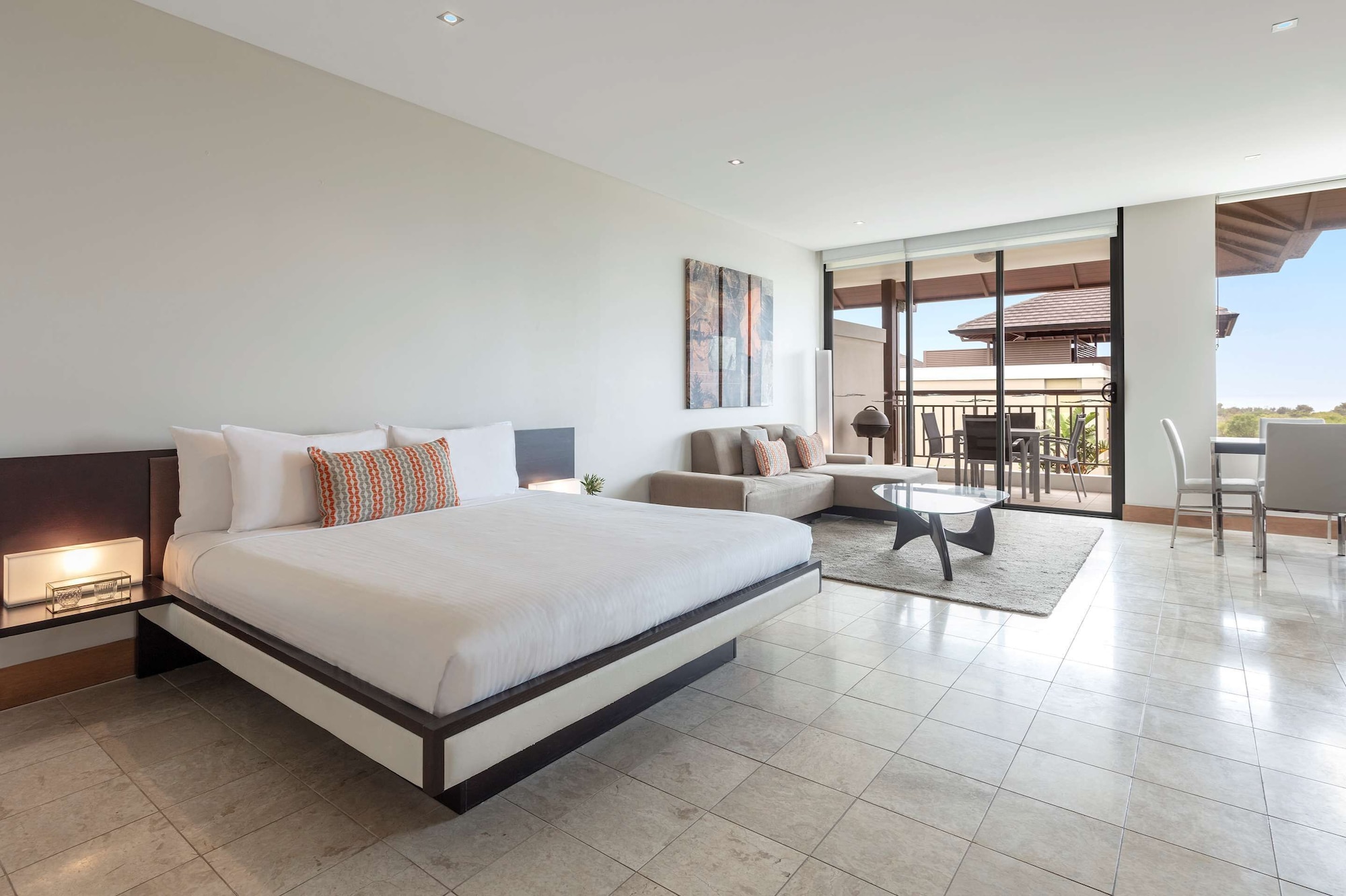 Studio, King Bed