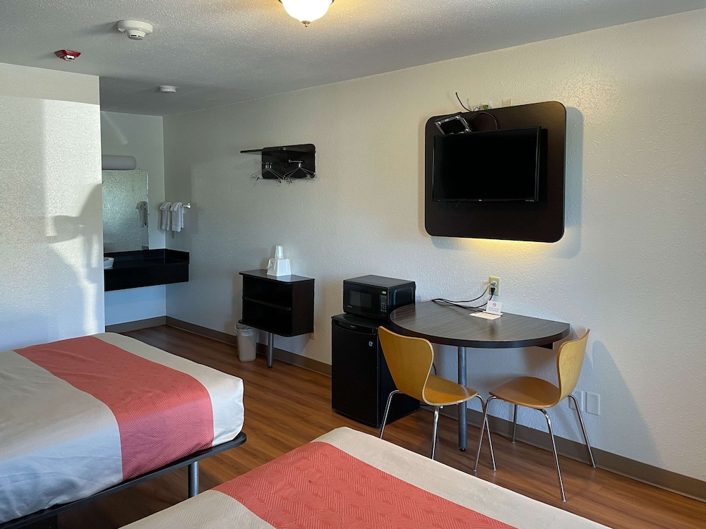 Motel6 Cameron, MO 22/29
