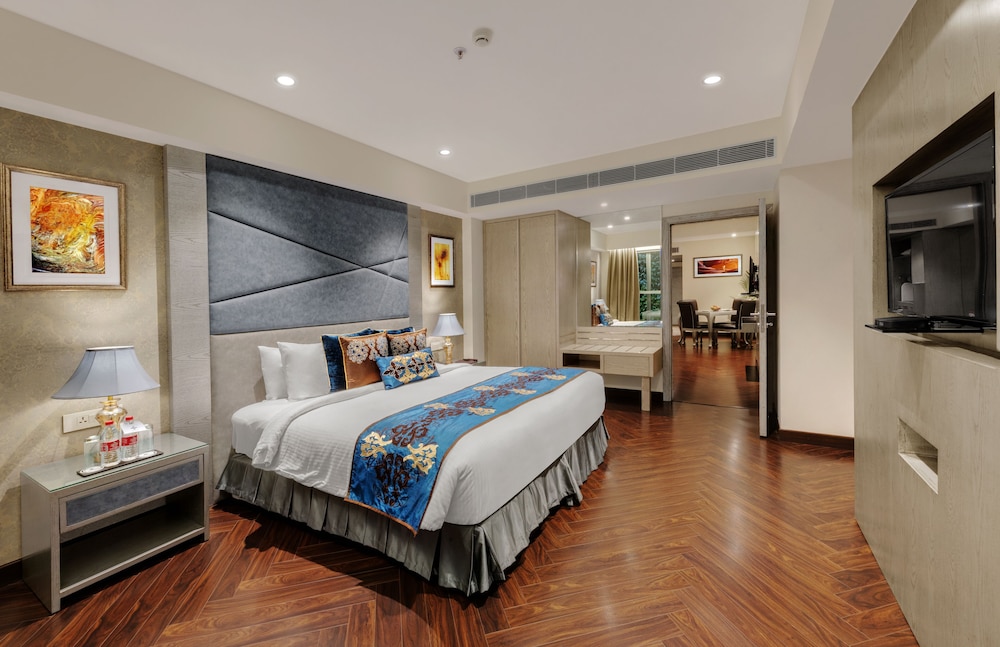 EXECUTIVE, SUITE