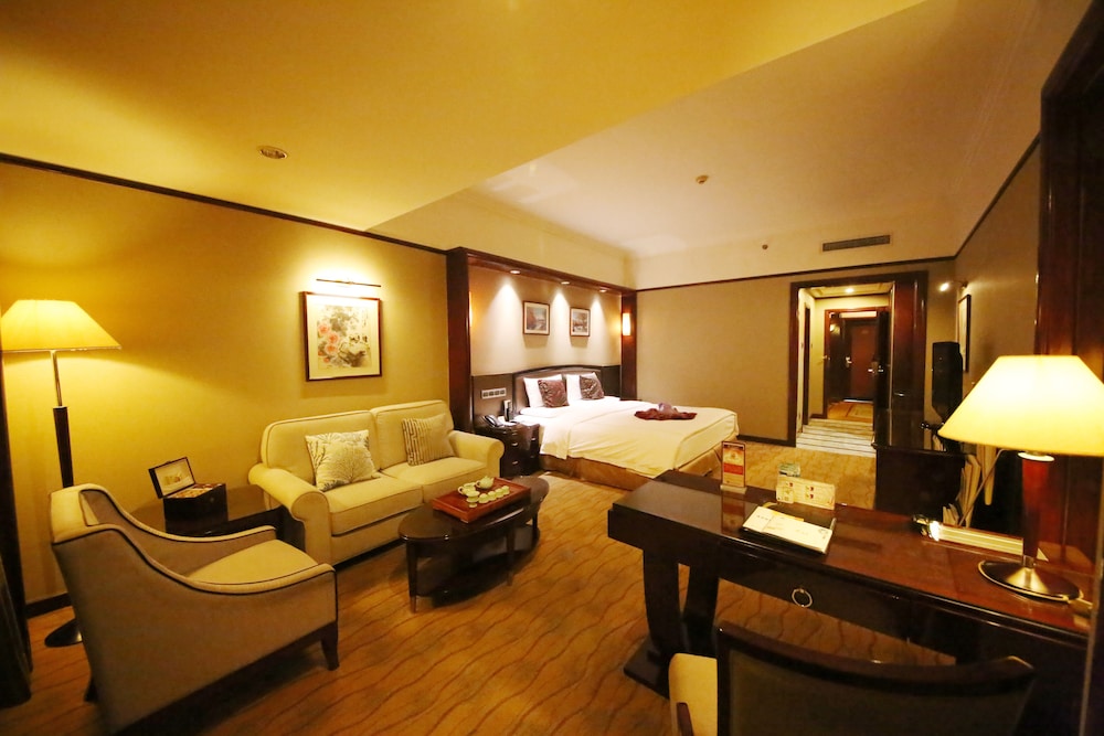 Empark Grand 44/61