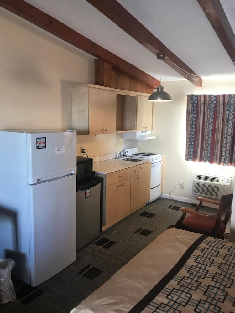 Wayfarer Motel 15/18