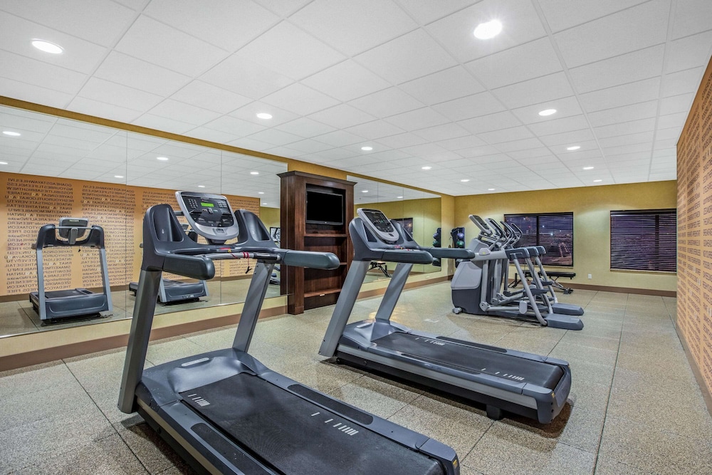 La Quinta Inn Suites By Wyndham Sioux Falls 31/55