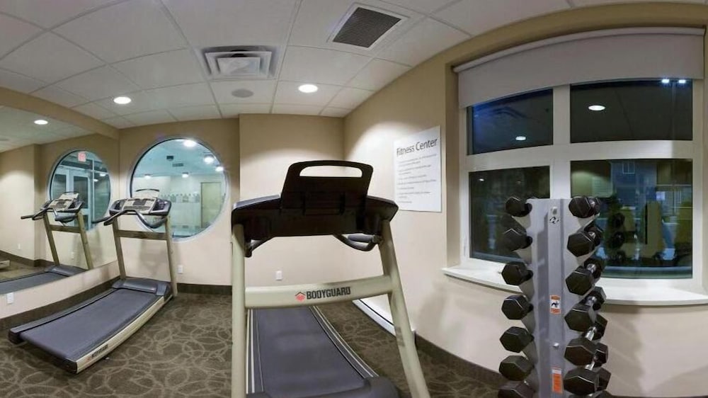 Holiday Inn Hotel Suites Surrey East Cloverdale 37/75