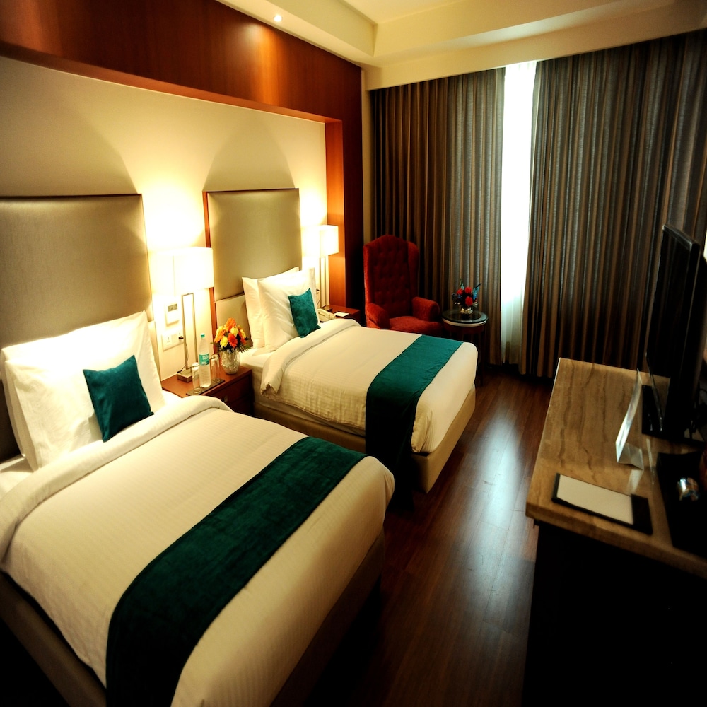 Sarovar Portico 15/50