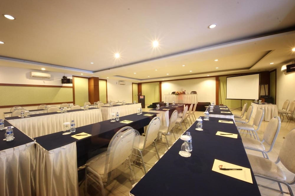 Permata Hotel 43/45