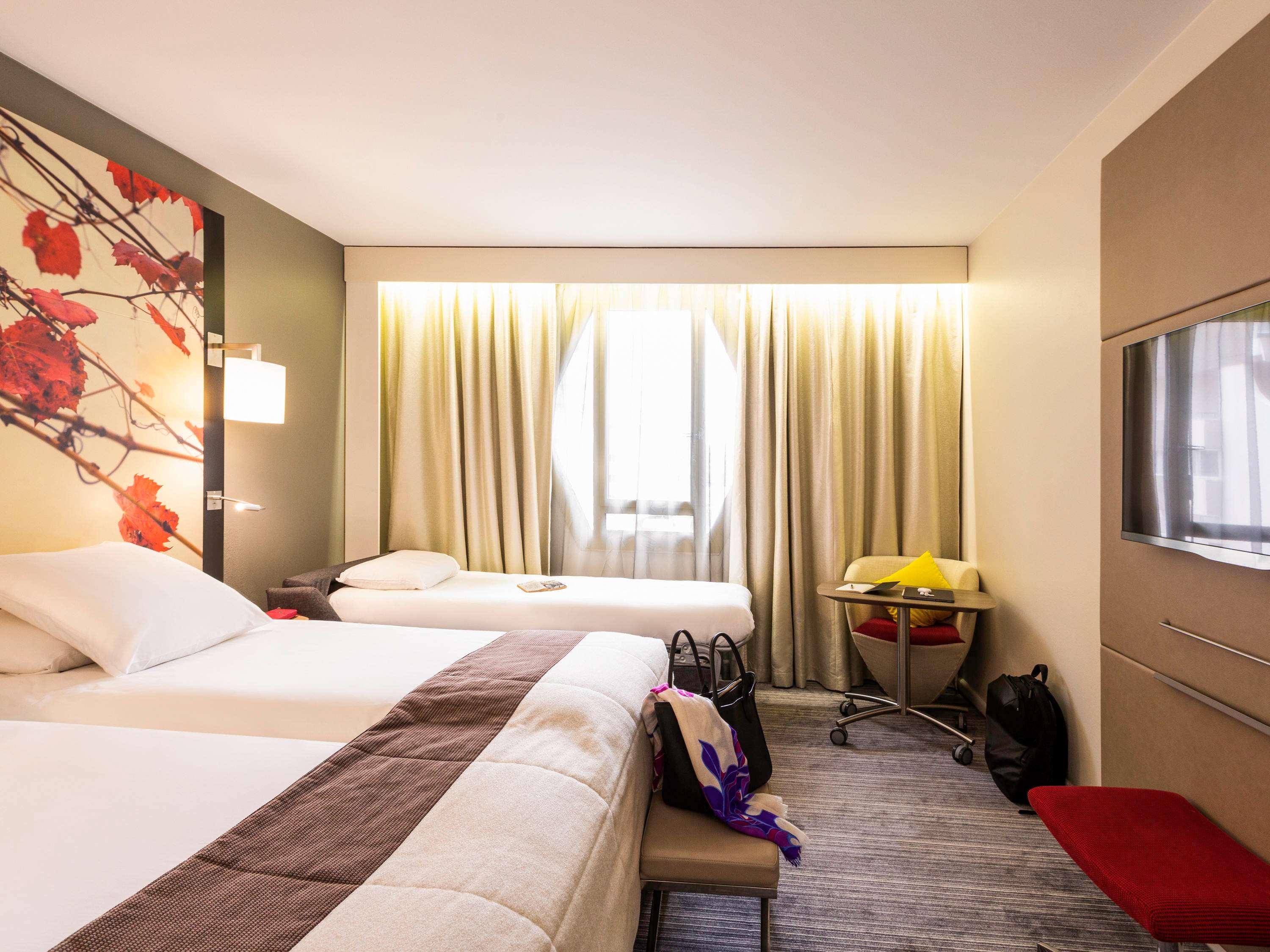 STANDARD, TWIN BEDS, SOFA