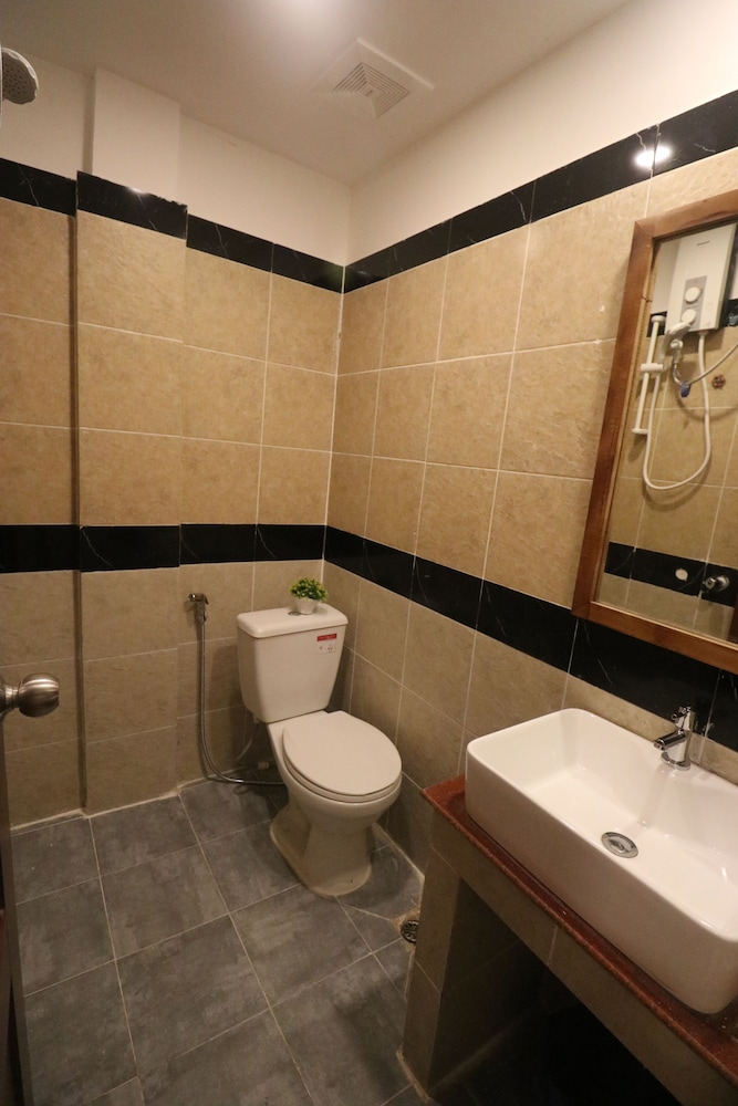 Grand Elevation Hotel 13/65