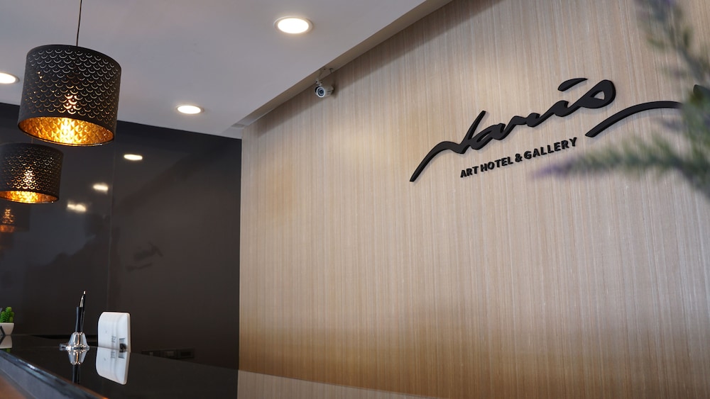 NARIS ART HOTEL 37/55