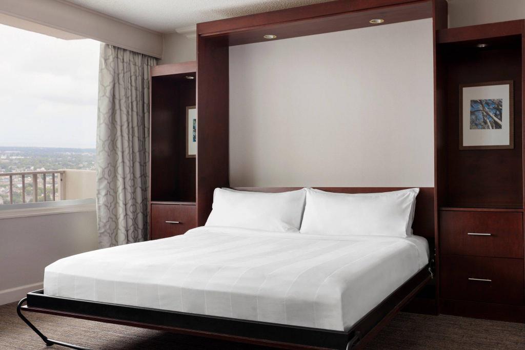 Hospitality, Suite, King Bed