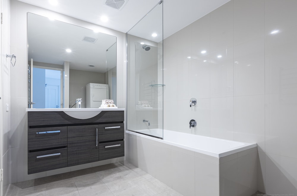 BAY ROYAL APARTMENTS 50/50