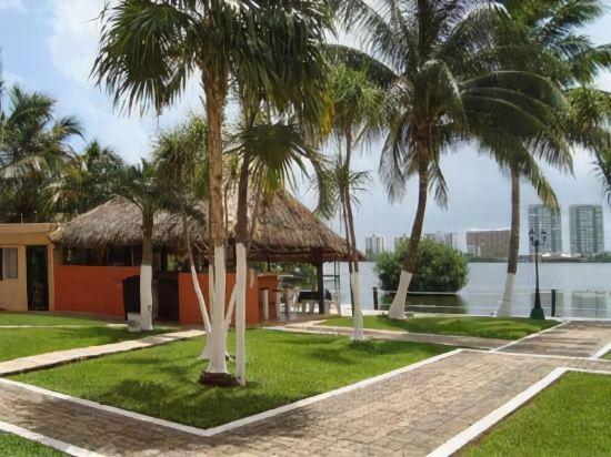 Grand Royal Lagoon 30/31
